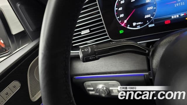Mercedes-Benz GLE-Class 2023 — Photo 13/36