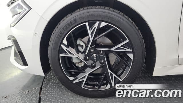 Kia K5 2023 — ფოტო 5/20