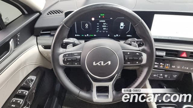 Kia K5 2023 — ფოტო 15/20