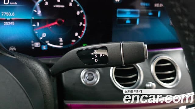 Mercedes-Benz E-Class 2022 — Фото 9/20