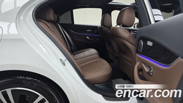 Mercedes-Benz E-Class 2022 — Фото 11/20
