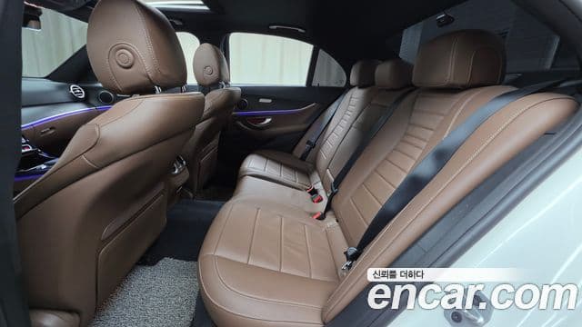 Mercedes-Benz E-Class 2022 — Фото 12/20