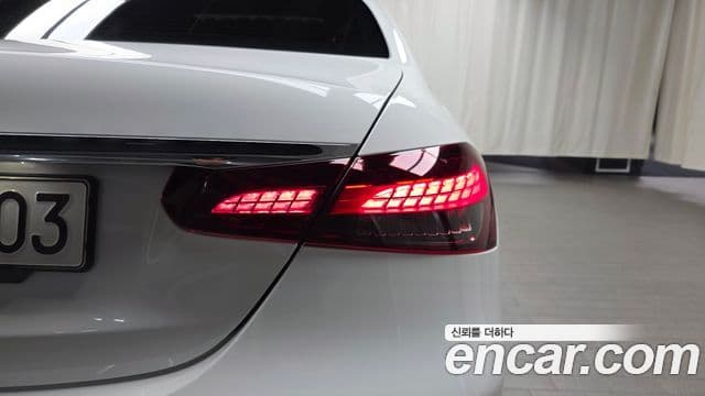 Mercedes-Benz E-Class 2022 — Photo 3/30