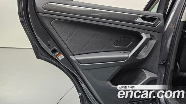 Volkswagen Tiguan 2020 — ფოტო 13/32
