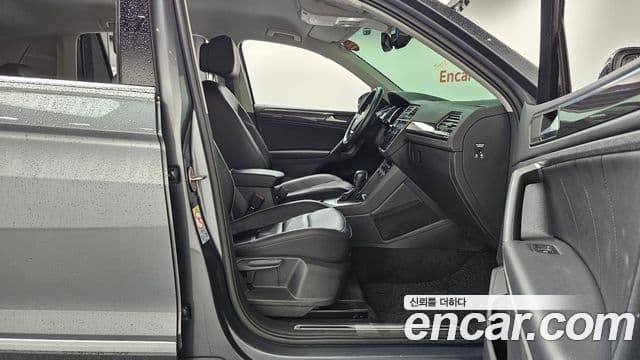 Volkswagen Tiguan 2020 — ფოტო 27/32