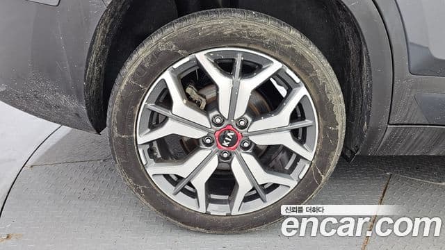Kia Seltos 2020 — ფოტო 5/20