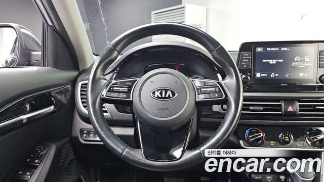Kia Seltos 2020 — ფოტო 13/20