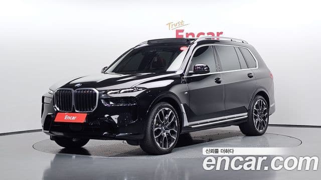 BMW X7 2024 — Фото 1/20