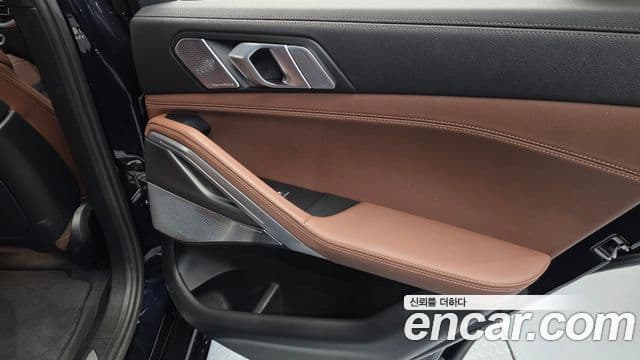 BMW X6 2021 — Photo 31/33