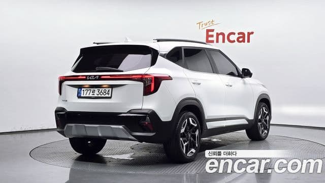 Kia Seltos 2023 — ფოტო 2/20