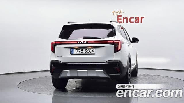Kia Seltos 2023 — ფოტო 4/20