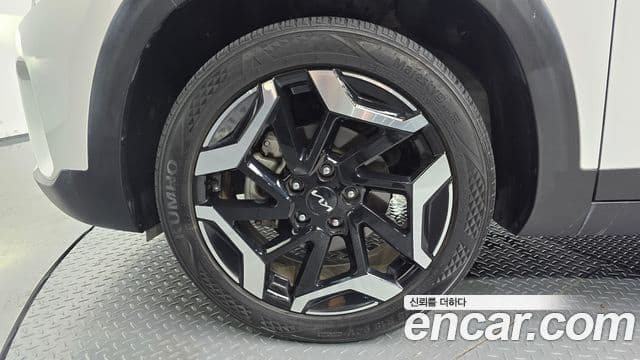 Kia Seltos 2023 — ფოტო 5/20