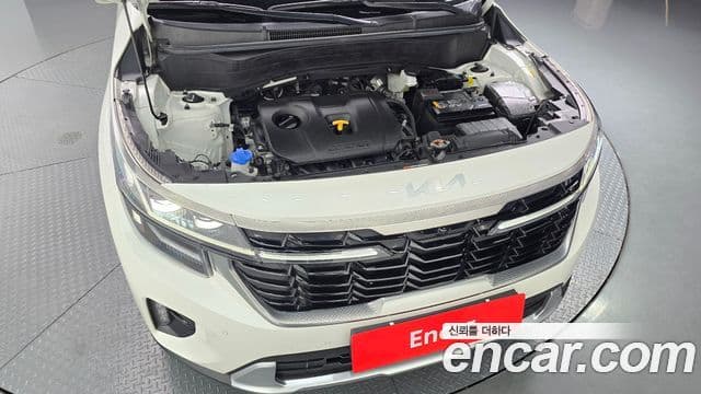 Kia Seltos 2023 — ფოტო 6/20