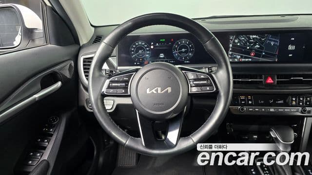 Kia Seltos 2023 — ფოტო 13/20