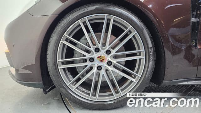 Porsche Panamera 2018 — ფოტო 4/20