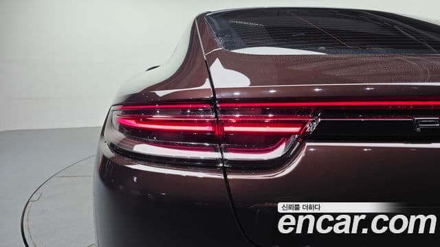 Porsche Panamera 2018 — Şəkil 22/34