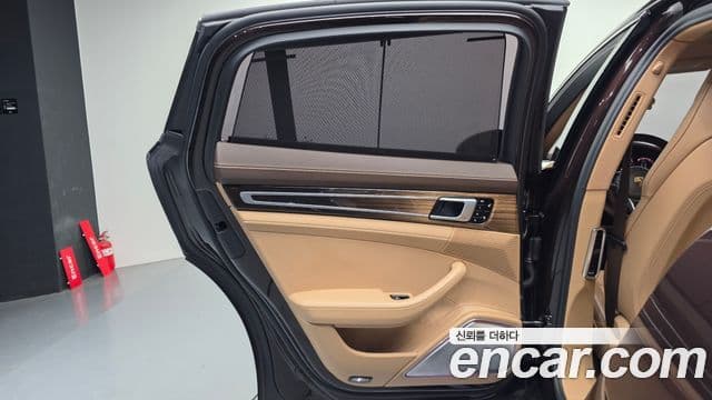 Porsche Panamera 2018 — Şəkil 15/34