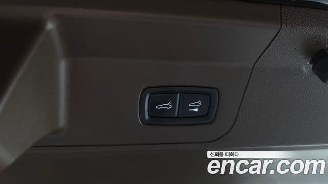 Porsche Panamera 2018 — Şəkil 30/34