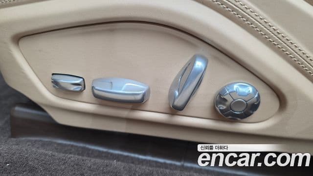 Porsche Panamera 2018 — Şəkil 14/34