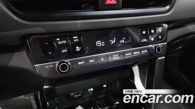 Kia Seltos 2023 — Şəkil 17/20