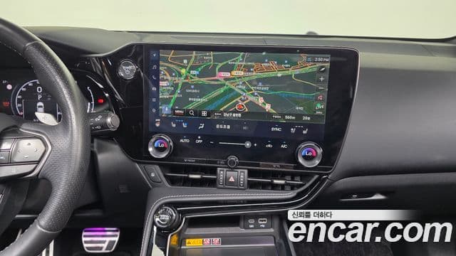 Lexus NX450h+ 2024 — ფოტო 13/20