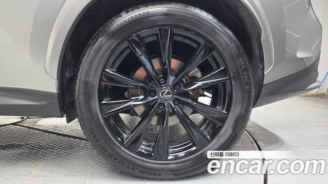 Lexus NX450h+ 2024 — Photo 13/34