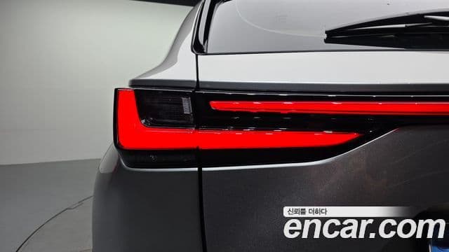 Lexus NX450h+ 2024 — Photo 14/34