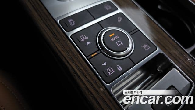 Land Rover Range Rover 2019 — ფოტო 16/20