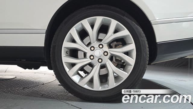 Land Rover Range Rover 2019 — Photo 17/40