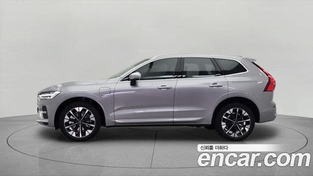 Volvo XC60 2025 — ფოტო 18/20