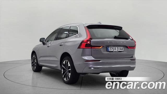 Volvo XC60 2025 — ფოტო 2/20