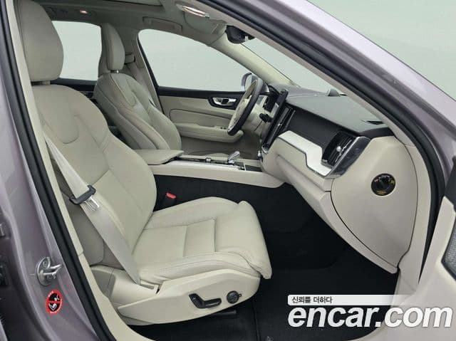 Volvo XC60 2025 — ფოტო 16/20
