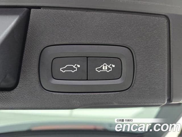 Volvo XC60 2025 — ფოტო 14/20