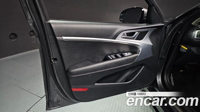 Genesis G70 2019 — ფოტო 4/35