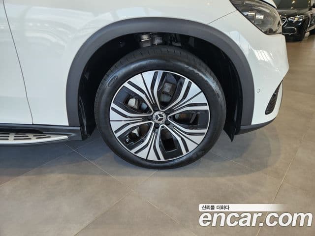 Mercedes-Benz EQE SUV 2024 — ფოტო 8/20