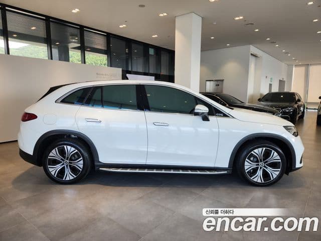 Mercedes-Benz EQE SUV 2024 — ფოტო 4/20