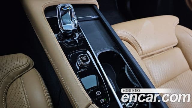 Volvo XC90 2023 — Şəkil 8/20