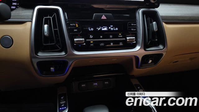 Kia Sorento 2022 — ფოტო 17/20