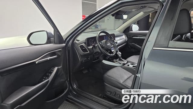 Kia Seltos 2023 — ფოტო 10/20