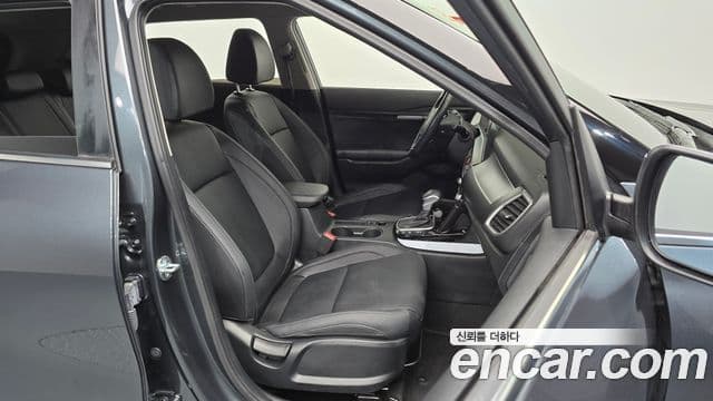 Kia Seltos 2023 — ფოტო 11/20