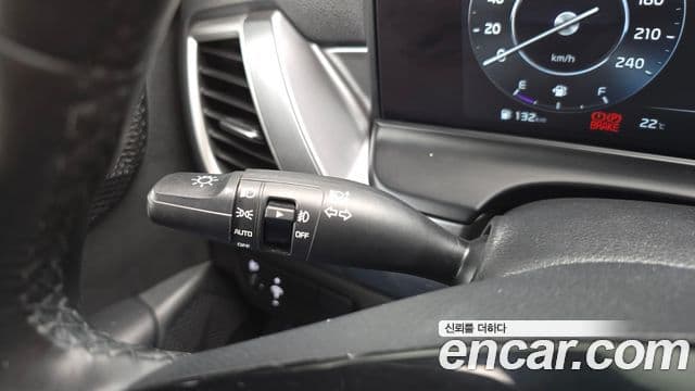 Kia Seltos 2023 — ფოტო 16/20