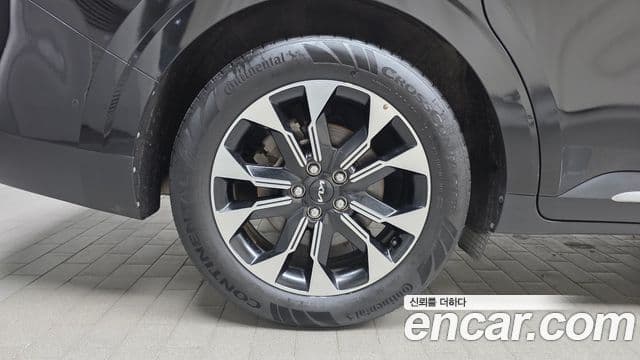 Kia Carnival 2022 — ფოტო 5/20
