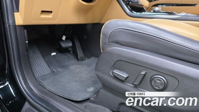 Kia Carnival 2022 — ფოტო 18/20