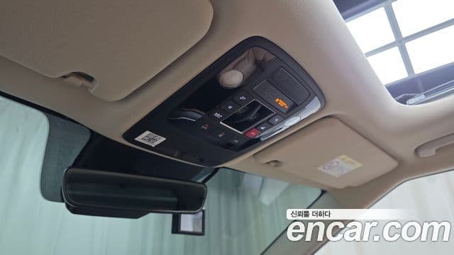 Kia Carnival 2022 — ფოტო 19/20