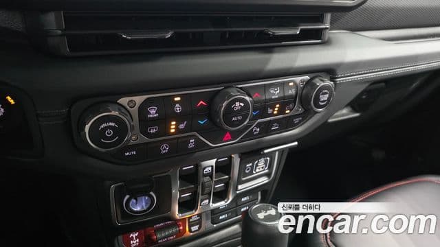 Jeep Wrangler 2025 — Şəkil 15/20