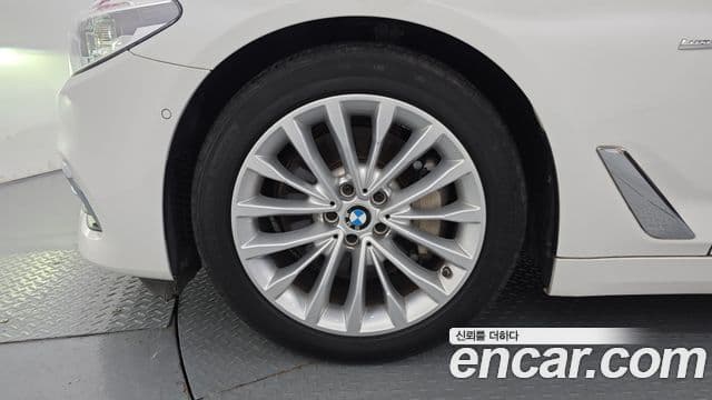BMW 5 Series 2018 — Фото 4/20