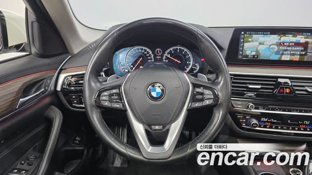 BMW 5 Series 2018 — Фото 12/20