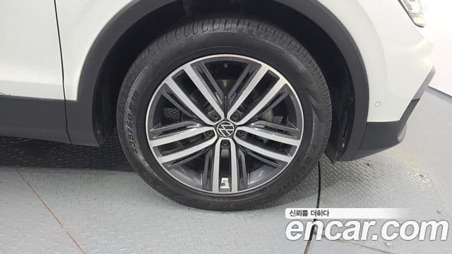 Volkswagen Tiguan 2023 — Şəkil 25/31