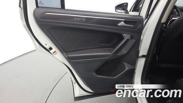 Volkswagen Tiguan 2023 — Şəkil 18/31