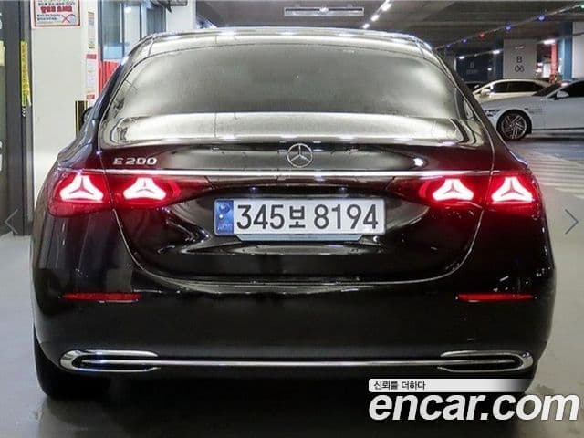 Mercedes-Benz E-Class 2024 — ფოტო 4/19